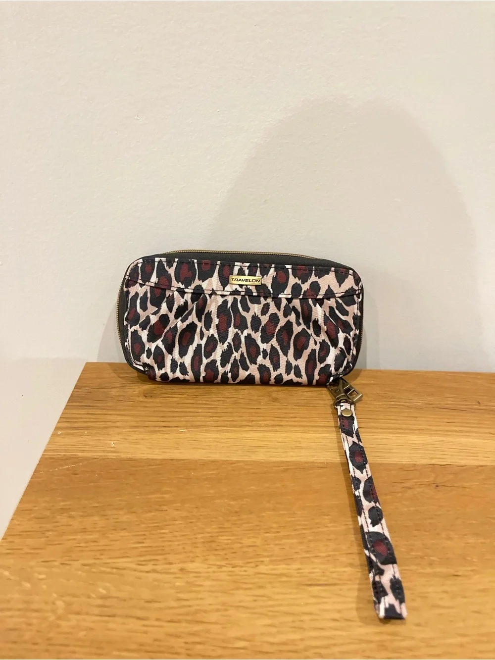 Travelon Animal Print RFID Blocking Wristlet Travel Wallet Identity Protection